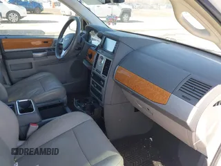 2009 Chrysler Town & Country Limited with VIN 2A8HR64X99R581691, listed as a IAAI auction lot 41639844 with 206,879 mi miles. Bid and sale history available at carsss.com. Image 5.