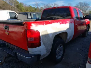 2007 Chevrolet Silverado 1500 LT w/1LT with VIN 2GCEC19C071573513, listed as a IAAI auction lot 41638275 with 110,062 mi miles. Bid and sale history available at carsss.com. Image 4.