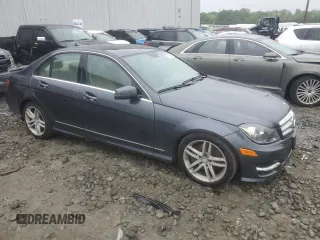 2013 Mercedes-Benz C 300 Sport z VIN WDDGF8AB9DR272176, wystawiony jako Copart lot #57334095 z przebiegiem 125 027 mil mil oraz Szkoda całkowita • Salvage title. Historia ofert i sprzedaży dostępna na DreamBid. Obrazek 4.