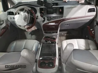 2012 Toyota Sienna XLE с VIN 5TDDK3DC3CS040365, выставлен на аукционе Copart как лот 63818815 с пробегом Не указан миль и Списание • Salvage title. История ставок и продаж доступна на DreamBid. Изображение 8.