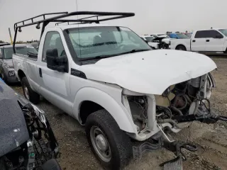 2013 Ford F-250 XL with VIN 1FTBF2A63DEA26381, listed as a Copart auction lot 73170264 with 166,475 mi miles and Salvage Title. Bid and sale history available at DreamBid. Image 4.