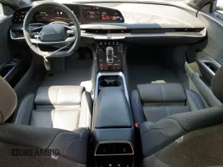 2023 Lucid Air Grand Touring z VIN 50EA1GBA9PA003155, wystawiony jako Copart lot #55441165 z przebiegiem 6 078 mil mil oraz Szkoda całkowita • Salvage title. Historia ofert i sprzedaży dostępna na DreamBid. Obrazek 8.