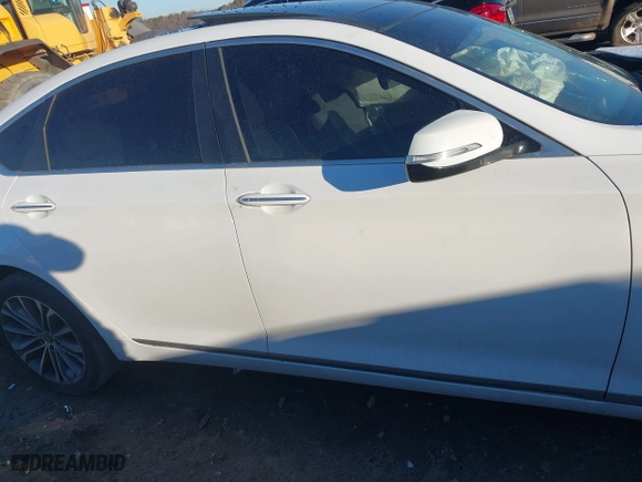 2016 Hyundai Genesis 3.8L with VIN KMHGN4JEXGU118461, listed as a IAAI auction lot 41368607 with 116,967 mi miles. Bid and sale history available at carsss.com. Image 13.