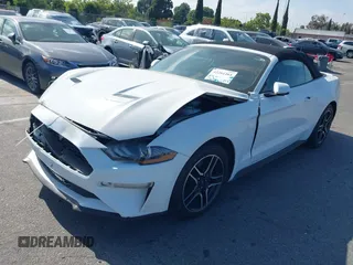 2018 Ford Mustang EcoBoost Premium z VIN 1FATP8UH8J5111364, wystawiony jako IAAI lot #42261261 z przebiegiem 102 703 mil mil oraz . Historia ofert i sprzedaży dostępna na DreamBid. Obrazek 20.