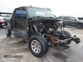 2005 Chevrolet Silverado 1500 Z71 with VIN 1GCEK19Z15Z122568, listed as a IAAI auction lot 40769265 with 1 mi miles. Bid and sale history available at carsss.com. Image 1.