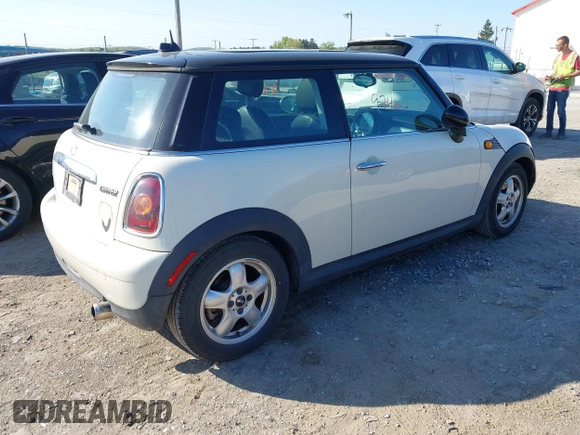2007 MINI Hardtop with VIN WMWMF33597TU61986, listed as a IAAI auction lot 42139746 with 92,448 mi miles and . Bid and sale history available at DreamBid. Image 4.