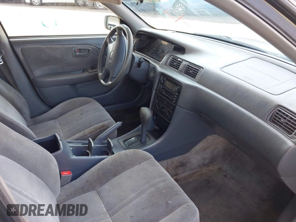2001 Toyota Camry LE z VIN JT2BF22K710334750, wystawiony jako IAAI lot #42422525 z przebiegiem 273 999 mil mil oraz . Historia ofert i sprzedaży dostępna na DreamBid. Obrazek 5.