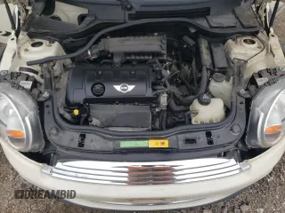 2011 MINI Hardtop z VIN WMWSU3C54BT097885, wystawiony jako Copart lot #55574545 z przebiegiem 133 527 mil mil oraz Szkoda całkowita • Salvage title. Historia ofert i sprzedaży dostępna na DreamBid. Obrazek 11.
