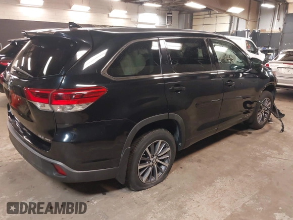 2018 Toyota Highlander SE with VIN 5TDJZRFH9JS494224, listed as a IAAI auction lot 42402768 with 49,912 mi miles and . Bid and sale history available at DreamBid. Image 4.
