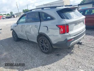 2022 Kia Sorento SX z VIN 5XYRKDLF6NG093083, wystawiony jako IAAI lot #42170584 z przebiegiem 60 848 mil mil oraz . Historia ofert i sprzedaży dostępna na DreamBid. Obrazek 3.