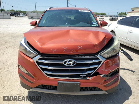 2017 Hyundai Tucson Sport z VIN KM8J33A25HU356909, wystawiony jako Copart lot #52573445 z przebiegiem 164 029 mil mil oraz Szkoda całkowita • Salvage title. Historia ofert i sprzedaży dostępna na DreamBid. Obrazek 5.