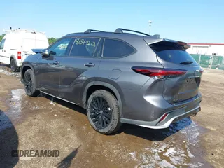 2024 Toyota Highlander LE with VIN 5TDKDRBH2RS568670, listed as a IAAI auction lot 42549212 with 10,600 mi miles and . Bid and sale history available at DreamBid. Image 3.