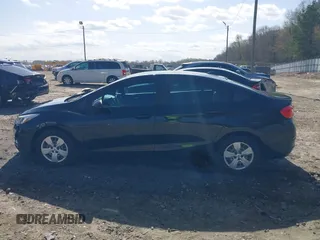 2017 Chevrolet Cruze LS z VIN 1G1BC5SM6H7107353, wystawiony jako IAAI lot #41817282 z przebiegiem 169 385 mil mil oraz . Historia ofert i sprzedaży dostępna na DreamBid. Obrazek 14.