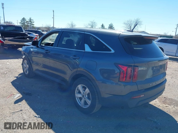 2022 Kia Sorento LX with VIN 5XYRG4LC1NG102859, listed as a IAAI auction lot 41661977 with 96,273 mi miles. Bid and sale history available at carsss.com. Image 3.
