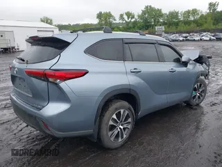 2022 Toyota Highlander XLE with VIN 5TDHZRBH2NS191084, listed as a IAAI auction lot 42329770 with Not provided miles and . Bid and sale history available at DreamBid. Image 4.