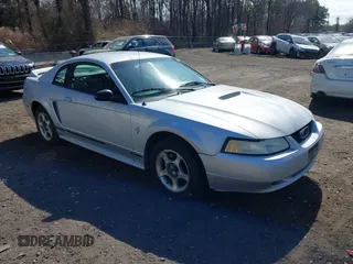 2000 Ford Mustang with VIN 1FAFP4040YF222228, listed as a IAAI auction lot 41807106 with 134,775 mi miles. Bid and sale history available at carsss.com. Image 1.