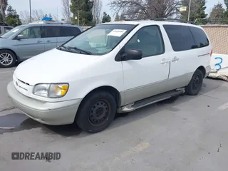 1998 Toyota Sienna LE with VIN 4T3ZF13C9WU088651, listed as a IAAI auction lot 41820184 with 172,808 mi miles. Bid and sale history available at carsss.com. Image 2.