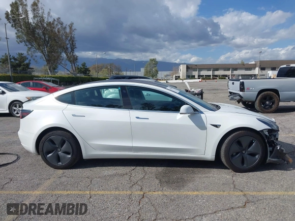 2018 Tesla Model 3 Long Range Battery z VIN 5YJ3E1EA8JF162130, wystawiony jako IAAI lot #41933015 z przebiegiem 50 081 mil mil oraz . Historia ofert i sprzedaży dostępna na DreamBid. Obrazek 14.