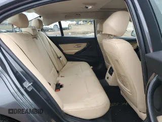 2018 BMW 3 Series 320i xDrive z VIN WBA8A3C57JA491717, wystawiony jako Copart lot #49509515 z przebiegiem 57 141 mil mil oraz Szkoda całkowita • Salvage title. Historia ofert i sprzedaży dostępna na DreamBid. Obrazek 10.