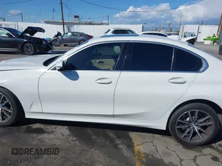 2020 BMW 3 Series 330i with VIN 3MW5R1J02L8B31552, listed as a IAAI auction lot 41760488 with 32,918 mi miles. Bid and sale history available at carsss.com. Image 14.