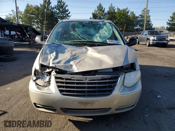 2007 Chrysler Town & Country LWB LX with VIN 2A4GP44R77R262070, listed as a Copart auction lot 69857534 with 211,781 mi miles and Salvage Title. Bid and sale history available at carsss.com. Image 5.