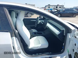 2023 Tesla Model 3 с VIN 5YJ3E1EAXPF553997, выставлен на аукционе IAAI как лот 41903219 с пробегом 31 981 миль миль и . История ставок и продаж доступна на DreamBid. Изображение 5.