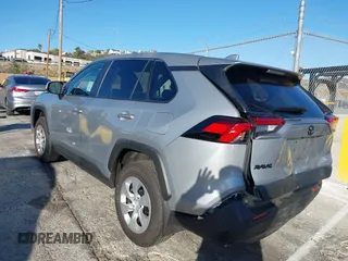 2025 Toyota RAV4 LE with VIN 2T3K1RFV3SW372394, listed as a IAAI auction lot 41616009 with 739 mi miles. Bid and sale history available at carsss.com. Image 3.