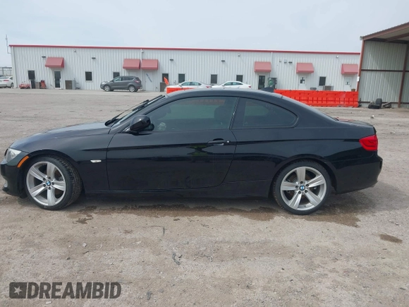 2011 BMW 3 Series 328i z VIN WBAKE5C52BE429545, wystawiony jako IAAI lot #41712599 z przebiegiem 67 746 mil mil oraz . Historia ofert i sprzedaży dostępna na DreamBid. Obrazek 14.