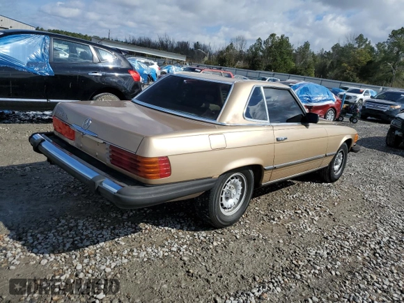1983 Mercedes-Benz 380 SL z VIN WDBBA45AXDB020618, wystawiony jako Copart lot #49071775 z przebiegiem 111 064 mil mil oraz Czysty tytuł • Clean title. Historia ofert i sprzedaży dostępna na DreamBid. Obrazek 3.