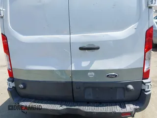 2018 Ford Transit z VIN 1FTYE1YM3JKA17396, wystawiony jako IAAI lot #42575062 z przebiegiem 68 063 mil mil oraz . Historia ofert i sprzedaży dostępna na DreamBid. Obrazek 17.