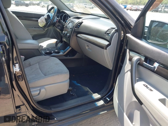 2011 Kia Sorento LX with VIN 5XYKT3A13BG162338, listed as a IAAI auction lot 42180644 with 118,482 mi miles and . Bid and sale history available at carsss.com. Image 5.