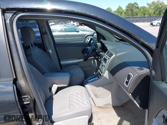 2007 Chevrolet Equinox LS z VIN 2CNDL13F976241860, wystawiony jako IAAI lot #42536409 z przebiegiem 132 528 mil mil oraz . Historia ofert i sprzedaży dostępna na DreamBid. Obrazek 5.