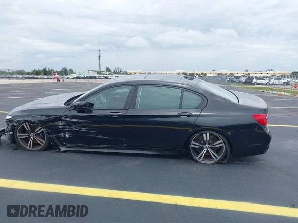 2018 BMW 7 Series 750i z VIN WBA7F0C54JGM23528, wystawiony jako IAAI lot #42205896 z przebiegiem 91 772 mil mil oraz . Historia ofert i sprzedaży dostępna na DreamBid. Obrazek 14.
