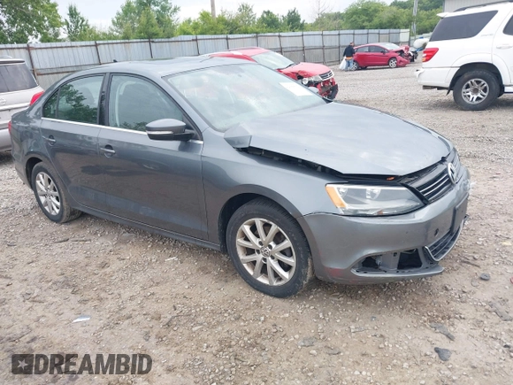 2013 Volkswagen Jetta SE with VIN 3VWDX7AJ7DM426720, listed as a IAAI auction lot 42366632 with 142,318 mi miles and . Bid and sale history available at DreamBid. Image 1.