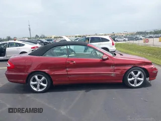 2005 Mercedes-Benz CLK 320 z VIN WDBTK65G05T040423, wystawiony jako IAAI lot #42645524 z przebiegiem 87 894 mil mil oraz . Historia ofert i sprzedaży dostępna na DreamBid. Obrazek 13.