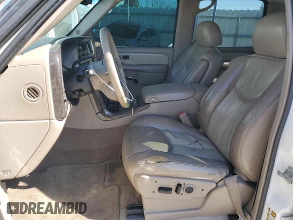 2005 GMC Sierra Denali z VIN 2GTEK63N951344416, wystawiony jako Copart lot #45877865 z przebiegiem 150 707 mil mil oraz Nie do naprawy. Historia ofert i sprzedaży dostępna na DreamBid. Obrazek 7.