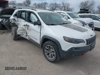 2020 Jeep Cherokee Trailhawk z VIN 1C4PJMBX3LD506500, wystawiony jako IAAI lot #41878933 z przebiegiem 87 676 mil mil oraz . Historia ofert i sprzedaży dostępna na DreamBid. Obrazek 1.