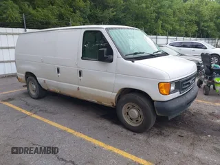 2006 Ford Econoline Cargo z VIN 1FTRE14W26HA13663, wystawiony jako IAAI lot #42844289 z przebiegiem 153 510 mil mil oraz . Historia ofert i sprzedaży dostępna na DreamBid. Obrazek 1.