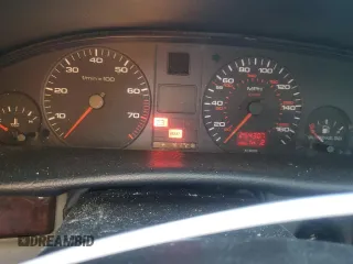 1995 Audi A6 z VIN WAUGA84A2SN055887, wystawiony jako Copart lot #85212394 z przebiegiem 254 307 mil mil oraz Tytuł czysty. Historia ofert i sprzedaży dostępna na DreamBid. Obrazek 9.