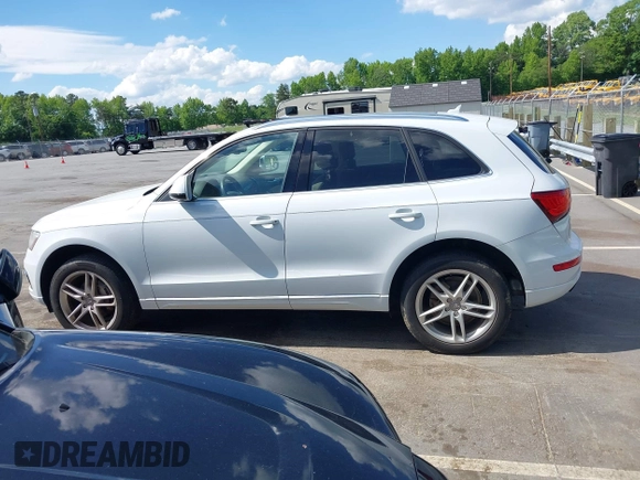 2014 Audi Q5 Premium Plus z VIN WA1LFAFP8EA081587, wystawiony jako IAAI lot #42195922 z przebiegiem 143 540 mil mil oraz . Historia ofert i sprzedaży dostępna na DreamBid. Obrazek 14.