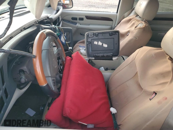 2003 Cadillac Escalade z VIN 1GYEC63T63R139405, wystawiony jako Copart lot #88884095 z przebiegiem Nie podano mil oraz Szkoda całkowita • Salvage title. Historia ofert i sprzedaży dostępna na DreamBid. Obrazek 7.