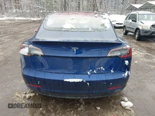 2018 Tesla Model 3 Long Range Battery z VIN 5YJ3E1EA5JF006370, wystawiony jako IAAI lot #41565266 z przebiegiem 55 376 mil mil oraz . Historia ofert i sprzedaży dostępna na DreamBid. Obrazek 16.