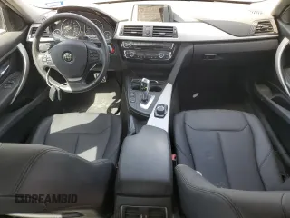 2017 BMW 3 Series 320i z VIN WBA8E1G34HNU17028, wystawiony jako Copart lot #48435285 z przebiegiem 87 677 mil mil oraz Czysty tytuł • Clean title. Historia ofert i sprzedaży dostępna na DreamBid. Obrazek 8.