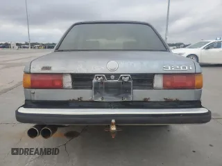 1983 BMW 3 Series z VIN WBAAG3306D9000984, wystawiony jako Copart lot #81789764 z przebiegiem 235 915 mil mil oraz Szkody całkowita. Historia ofert i sprzedaży dostępna na DreamBid. Obrazek 6.
