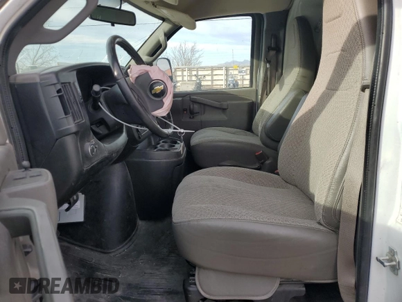 2021 Chevrolet Express Cargo z VIN 1GCWGAFP5M1251810, wystawiony jako Copart lot #43169785 z przebiegiem 57 200 mil mil oraz Szkoda całkowita • Salvage title. Historia ofert i sprzedaży dostępna na DreamBid. Obrazek 7.