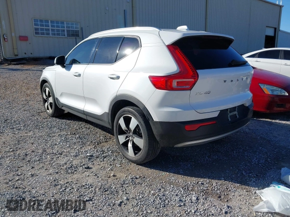 2021 Volvo XC40 Momentum with VIN YV4162UK8M2499552, listed as a IAAI auction lot 41375452 with 72,189 mi miles. Bid and sale history available at carsss.com. Image 3.