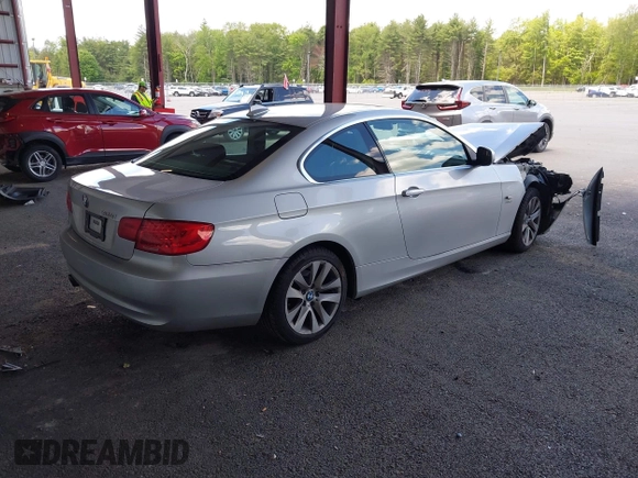 2013 BMW 3 Series 328i xDrive с VIN WBAKF3C52DJ385669, выставлен на аукционе IAAI как лот 42378813 с пробегом 113 897 миль миль и . История ставок и продаж доступна на DreamBid. Изображение 4.