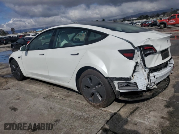2022 Tesla Model 3 z VIN 5YJ3E1EA4NF354750, wystawiony jako Copart lot #44430085 z przebiegiem 29 507 mil mil oraz Szkoda całkowita • Salvage title. Historia ofert i sprzedaży dostępna na DreamBid. Obrazek 2.