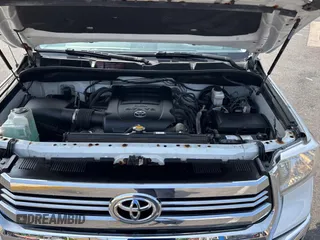 2016 Toyota Tundra Platinum z VIN 5TFGW5F12GX198415, wystawiony jako Copart lot #59492555 z przebiegiem 28 731 mil mil oraz Czysty tytuł • Clean title. Historia ofert i sprzedaży dostępna na DreamBid. Obrazek 7.