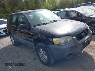 2007 Ford Escape XLS with VIN 1FMYU02Z47KA61994, listed as a IAAI auction lot 41795139 with 128,846 mi miles. Bid and sale history available at carsss.com. Image 1.